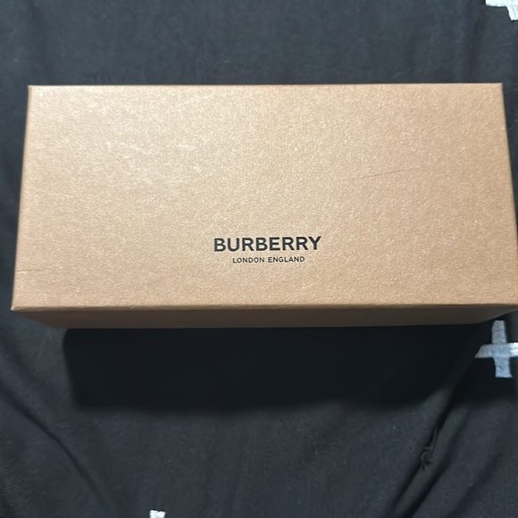 Burberry Sunglasses - Picture 8 of 8